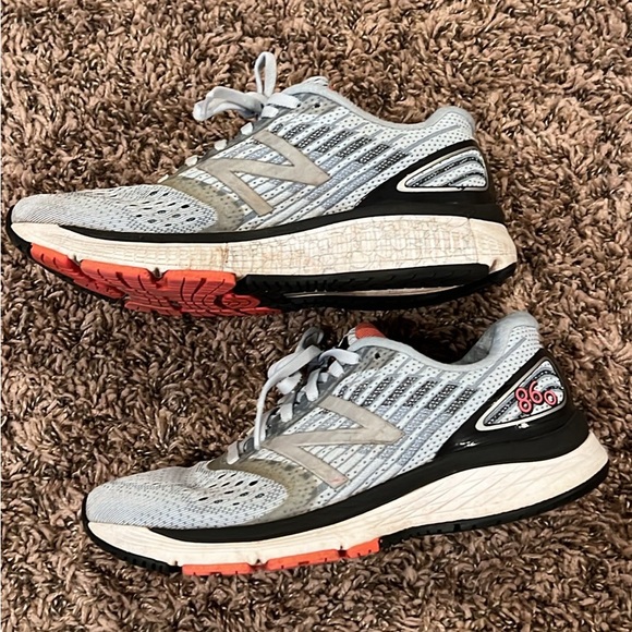 Women’s New Balance running shoes - Picture 3 of 5